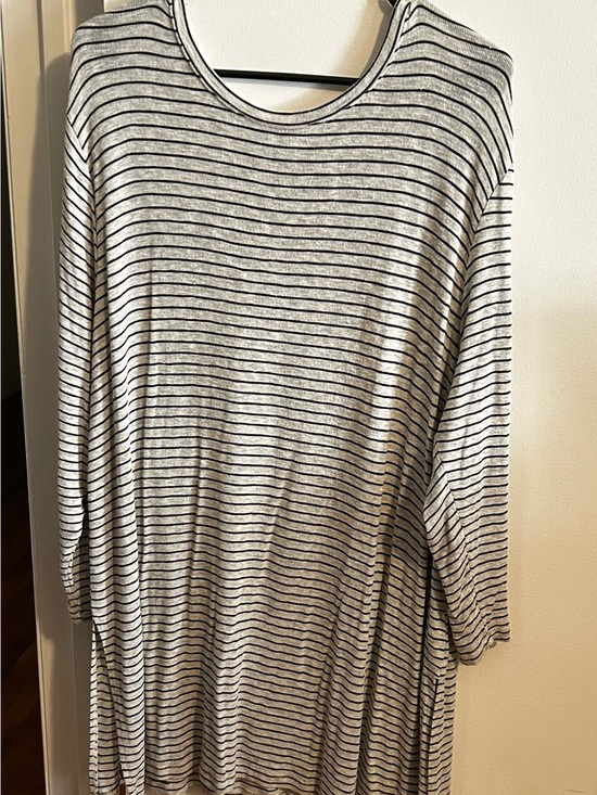 Old Navy Tops - Old Navy Black & White Striped Long Sleeve Top